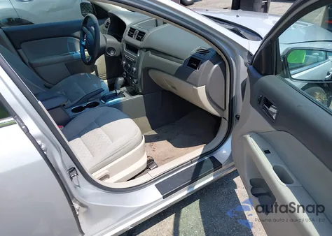 2010 Ford Fusion Se z USA, uszkodzony, nr VIN 3FAHP0HG1AR222778